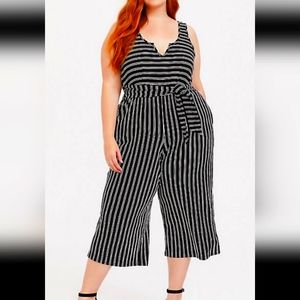 NWT Black and White Striped Cropped Jumper